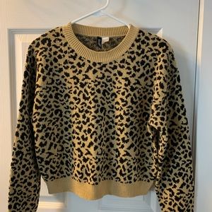 Cute cute cheetah print sweater.